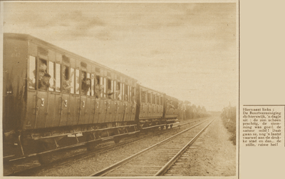 870690 Afbeelding van het vertrek per trein van leden van de buurtvereeniging Dichterswijk naar de Hollandsche Rading.